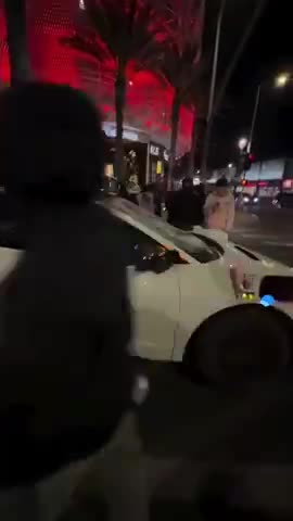 Crowd Destroys Self Driving Car In Los Angeles