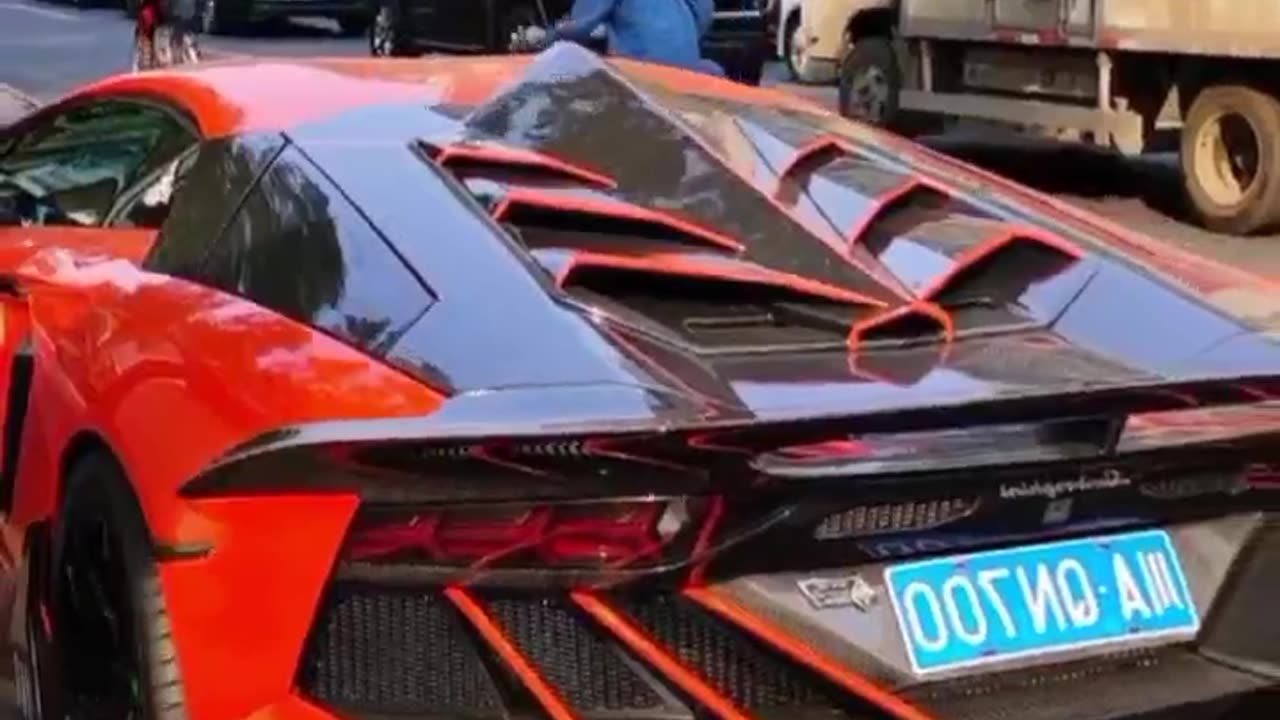 🔥 Stunning Orange Lamborghini Takes Over the Streets! 🏎️💨