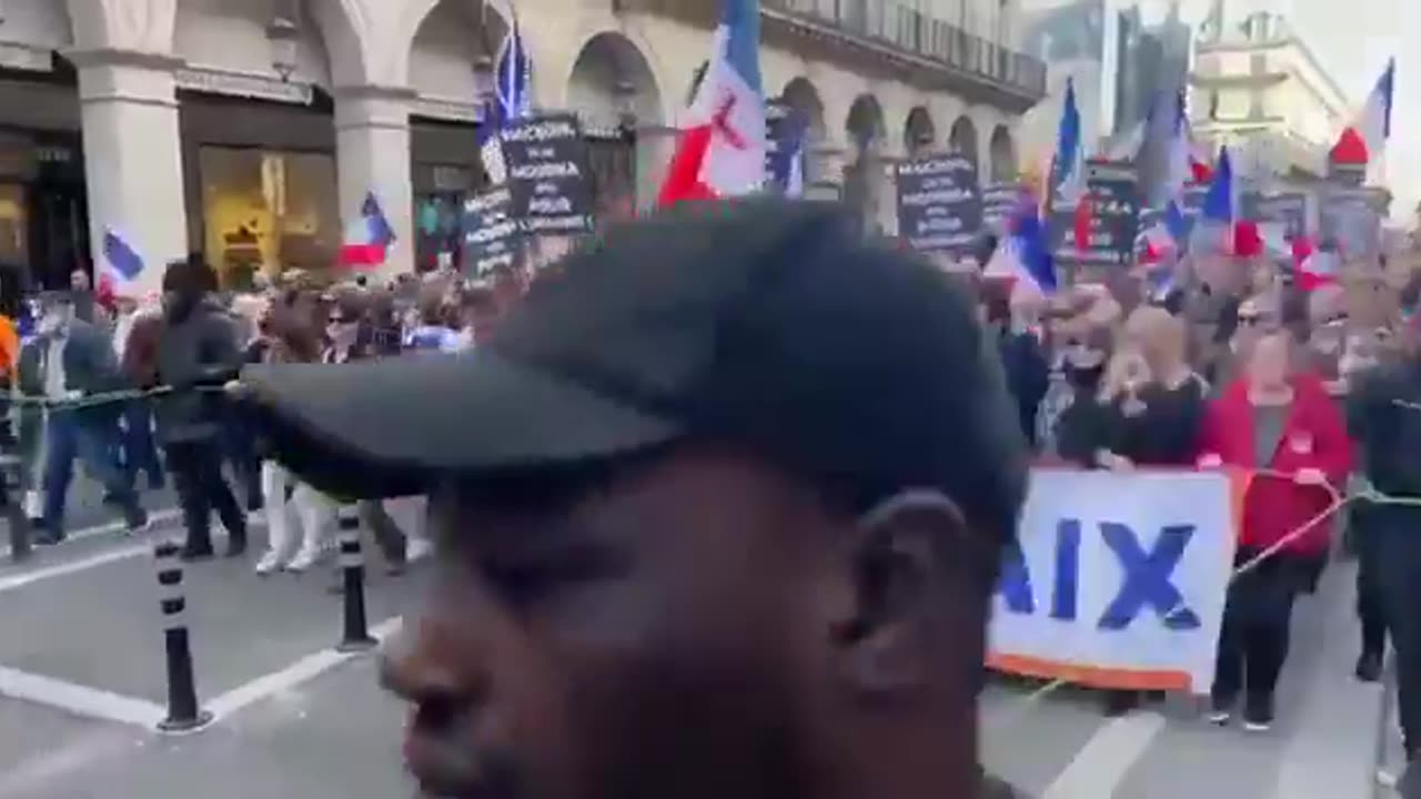 🚨🇫🇷BREAKING NEWS: Protest breaks out in France condemning Macron.