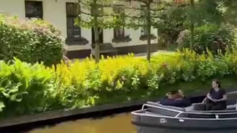 Giethoorn: The Netherlands’ Magical Village with No Roads!