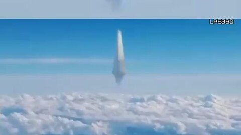 Raumschiff bzw keilförmiges Ufo von Flugzeugpassagier gefilmt