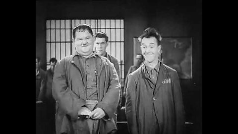 Laurel & Hardy - pardon us (1931)