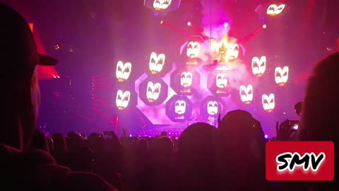 #ShittyMillennialVideos📱📹🎬 KISS 💋 - God Of Thunder ⛪✝️🌩️ @ Moda Center Portland, OR 02/01/2019