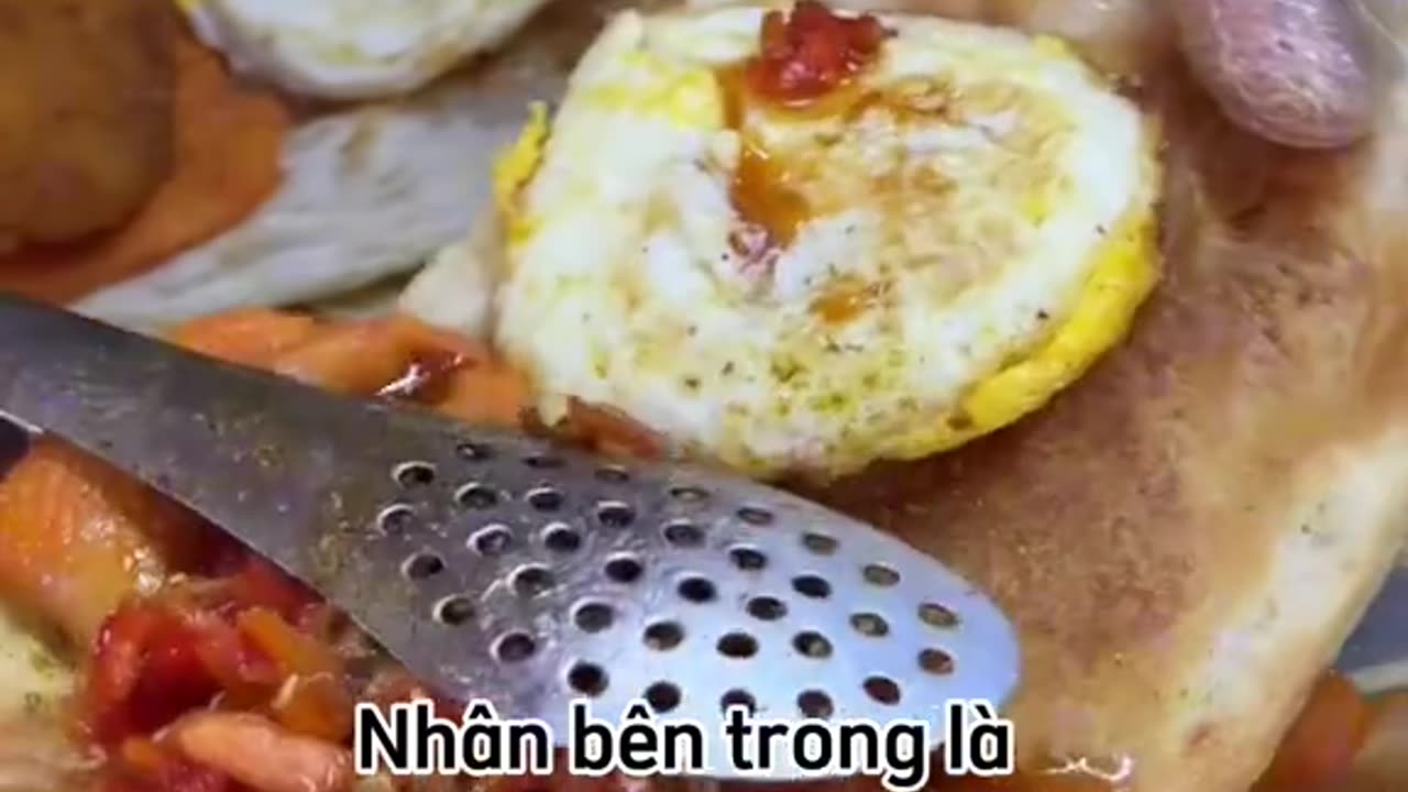 Egg sandwich is a popular but extremely attractive street food.