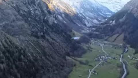 2-ways in Lauterbrunnen 🇨🇭#basejump #mountains #adrenaline #winter #snow #switzerland #flying