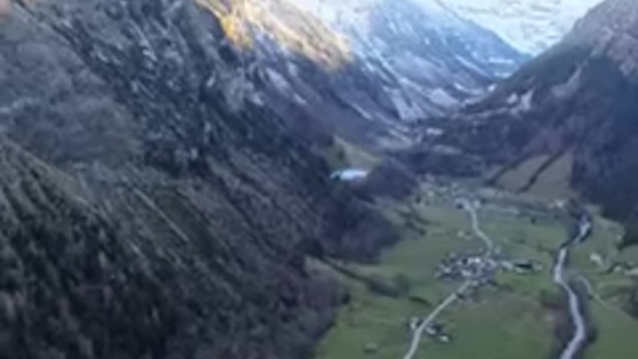 2-ways in Lauterbrunnen 🇨ðŸ‡#basejump #mountains #adrenaline #winter #snow #switzerland #flying