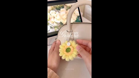 DIY Bag Charm Tutorial via: @_ann.isaa