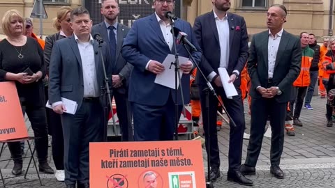 STOP Pirátské ŠIKANĚ demonstrace zaměstnanců Pražských služeb - 3