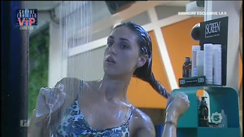 Shower Grande Fratello