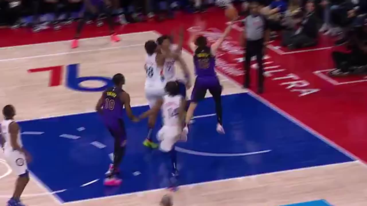 NBA - What a SICK behind-the-back from Reaves!