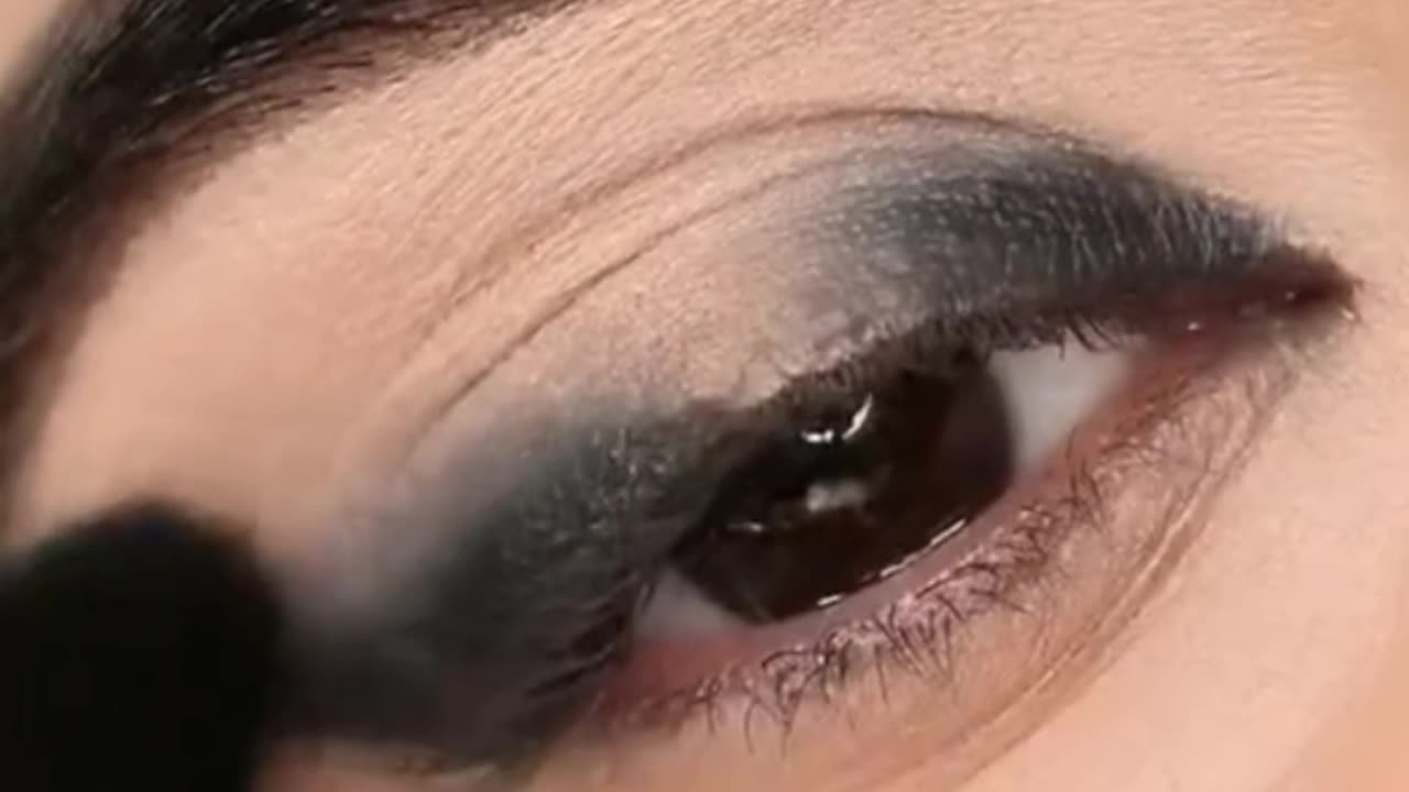 "Mesmerizing Sea Green Eye Makeup Tutorial"