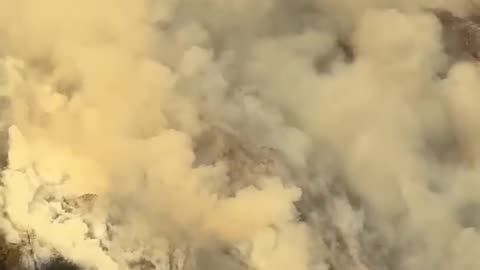 CH-47 Chinook Helicopter Destroys Fire With 3,000 Gallon Water Drop