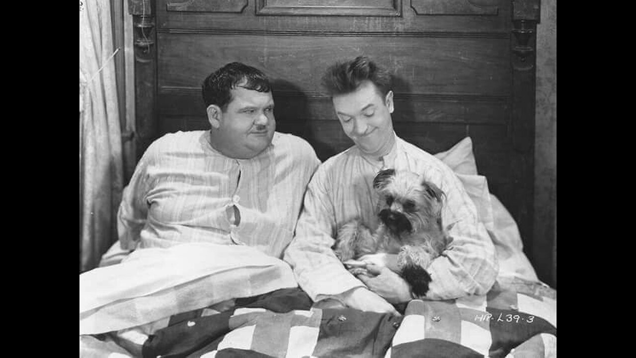 Laurel & Hardy - Laughing Gravy / ALTERNATE ending (1930)