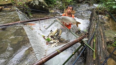 Survival Video||Making Fishing Small Trap |Little Orphan Boy Survive In Forest|2015