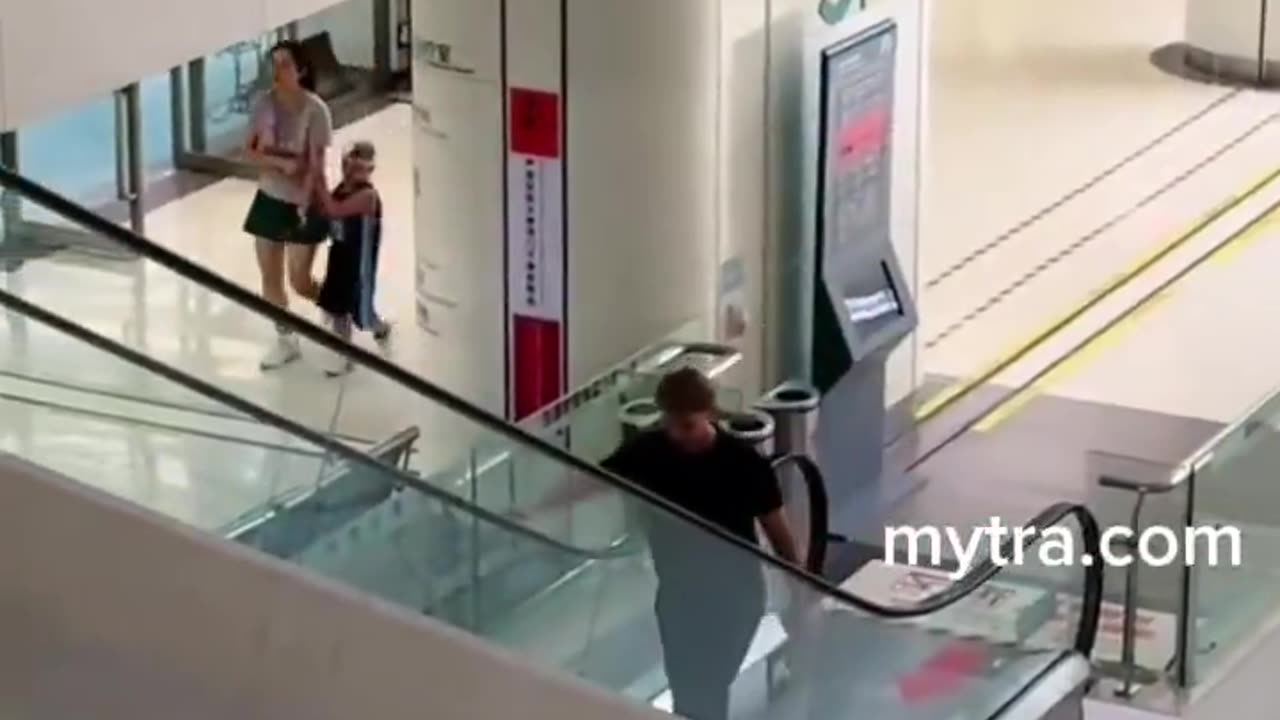 American goes to see a doctor in China.