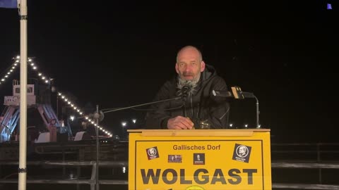 Wolgast - Stefan begrüßt die Teilnehmer zur heutigen Kundgebung 25-02-2025