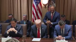 🚨🔥 Secretary Scott Turner leads President Trump's cabinet in prayer...