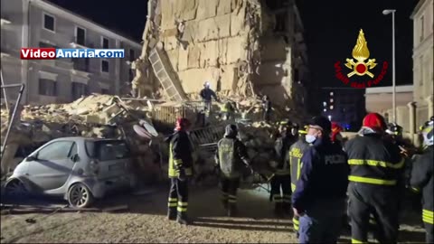 Bari: crolla edificio in via De Amicis, il video dei Vigili del Fuoco