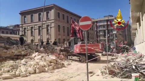 BARI. VIGILI DEL FUOCO AL LAVORO DA 12 ORE, SI CERCA ANCORA DISPERSA -1- (06.03.25)