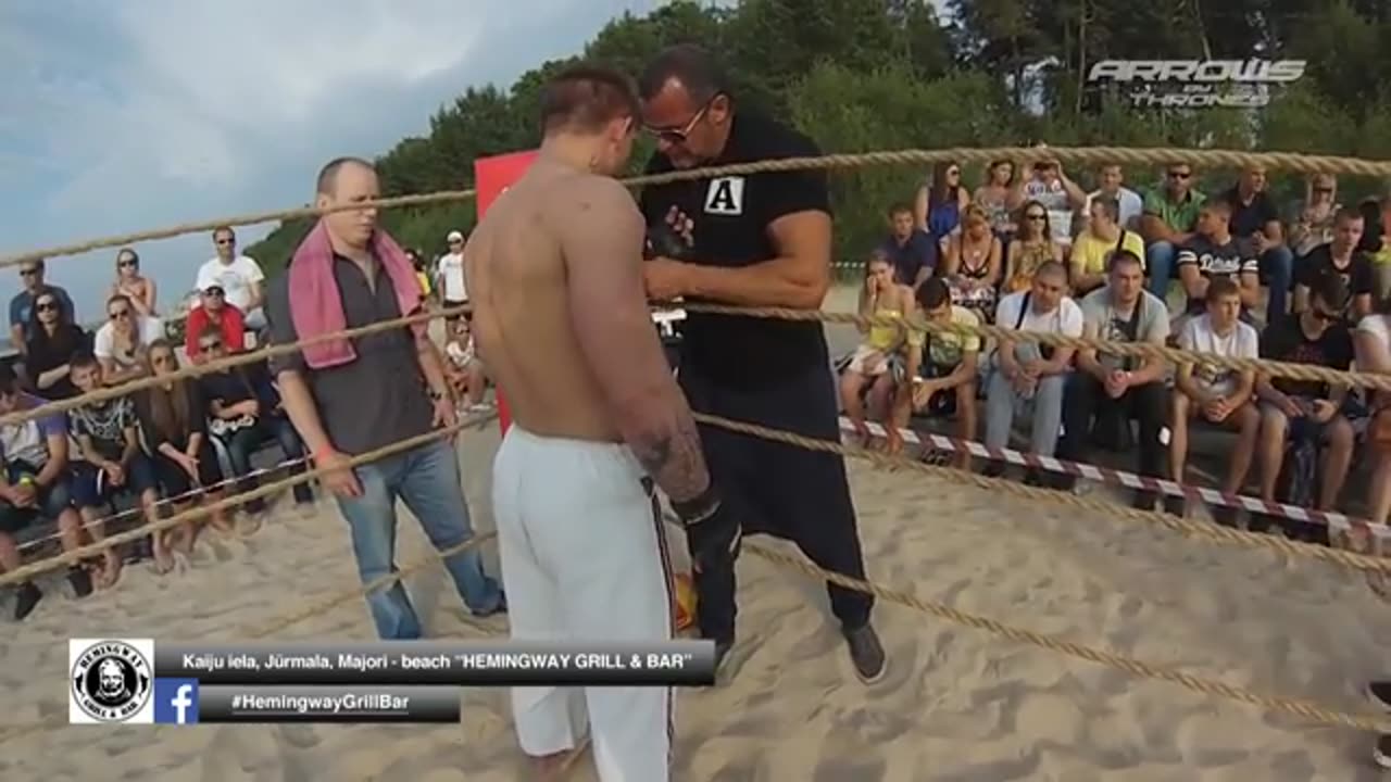 ARROWS KARATE VS STREET FIGHTER