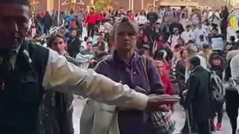 La Urna de #dulcelacantante Con Forma De Corazón Que Llegó a la #basílicadeguadalupe!