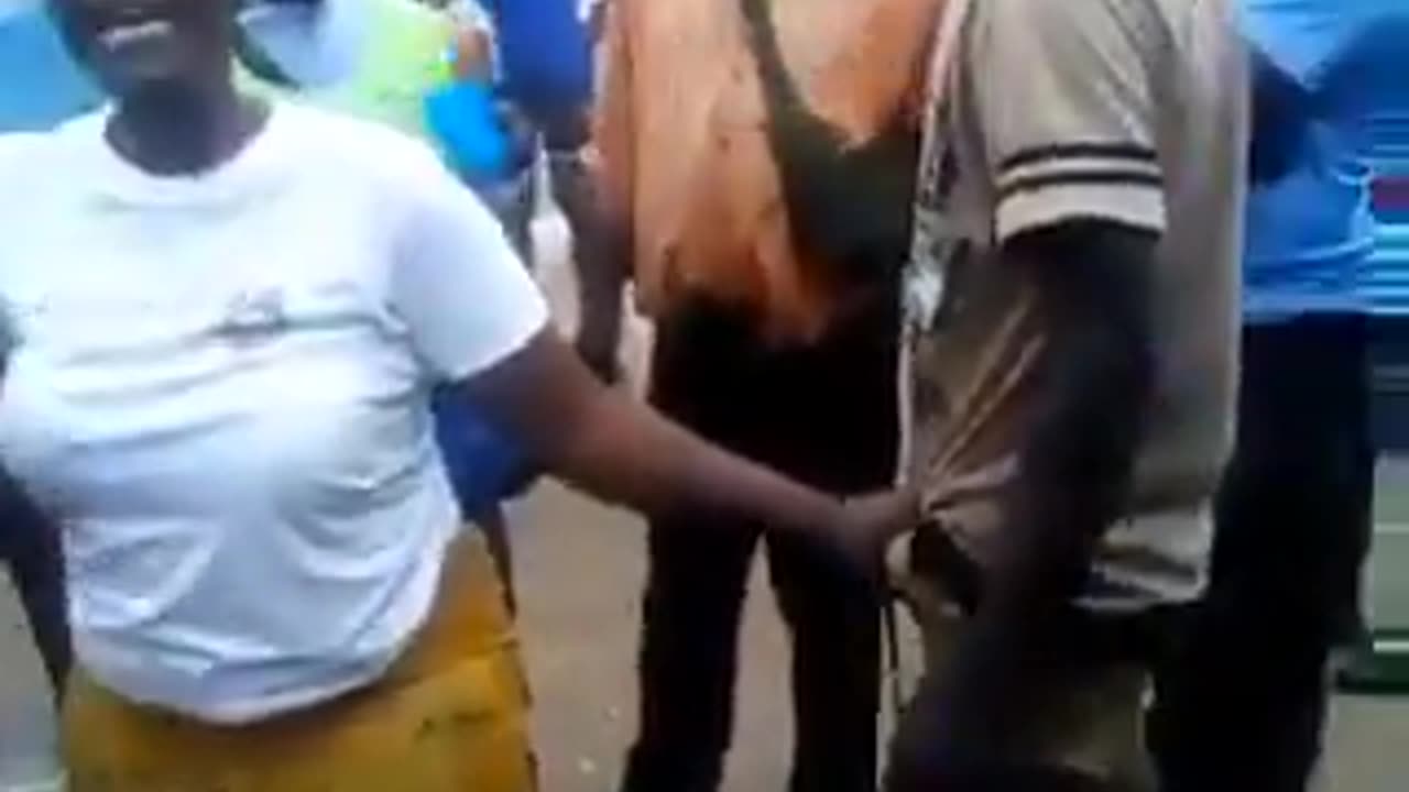 Shocking Video Captures Fight Between Prostitute and Client Over Unpaid $10