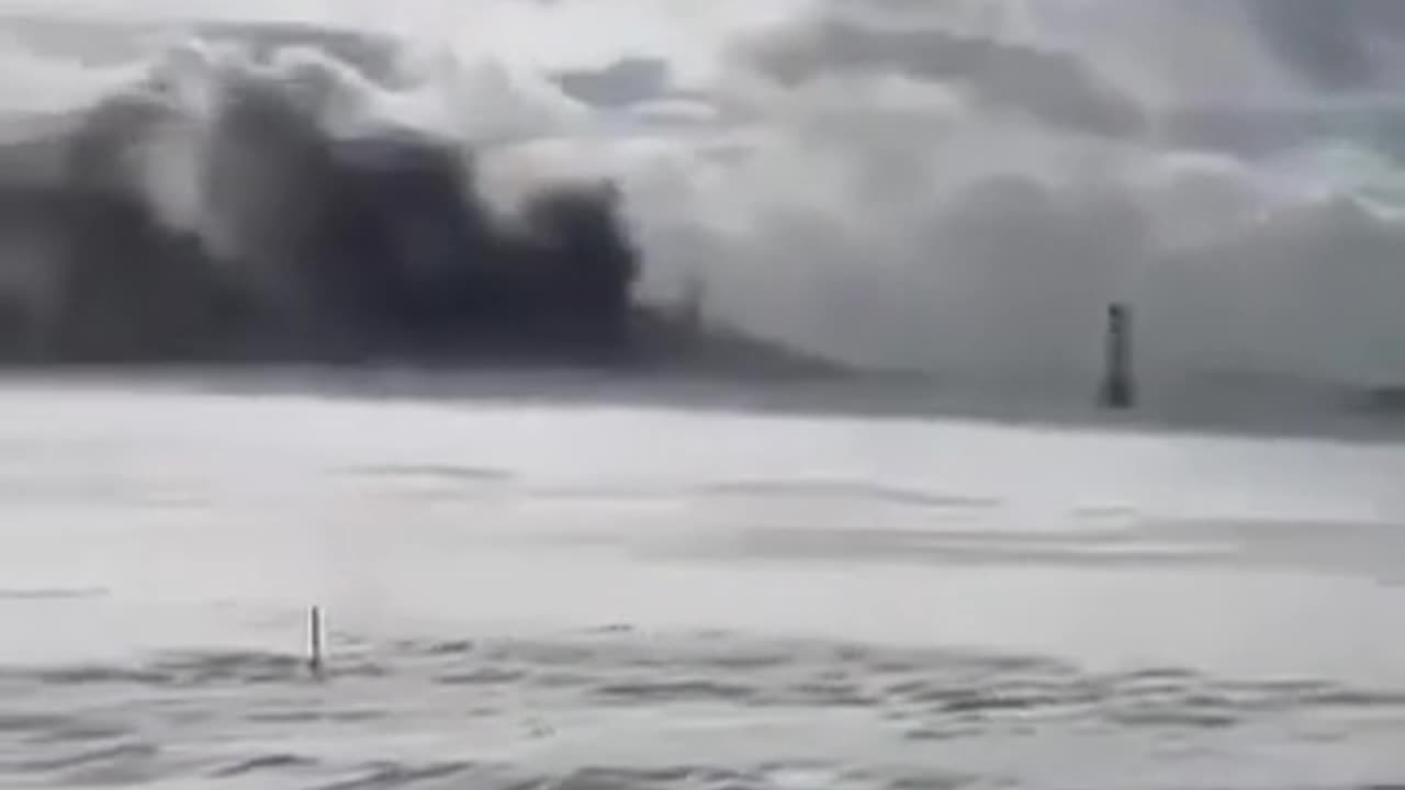 Wild New Video Shows The Moment The Delta Flight Hit The Runway Hard In Toronto