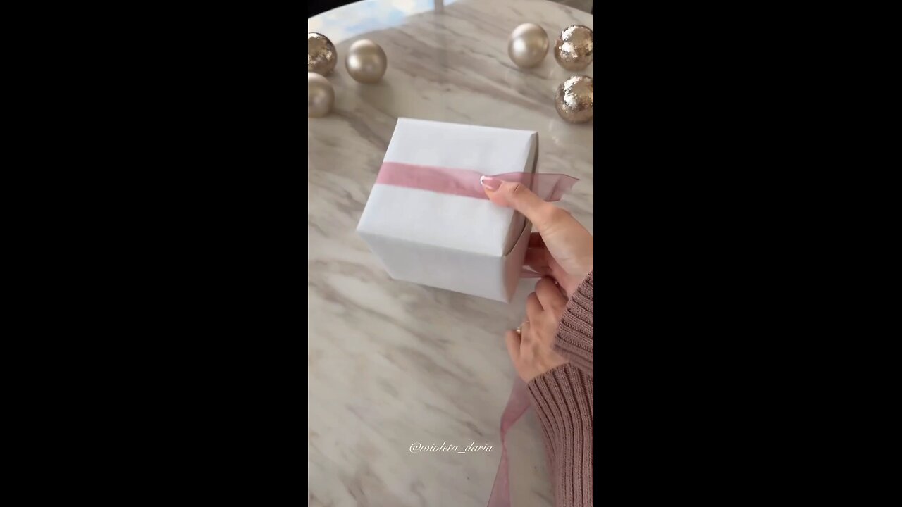 Cute Gift Wrapping Idea via: @wioleta_daria