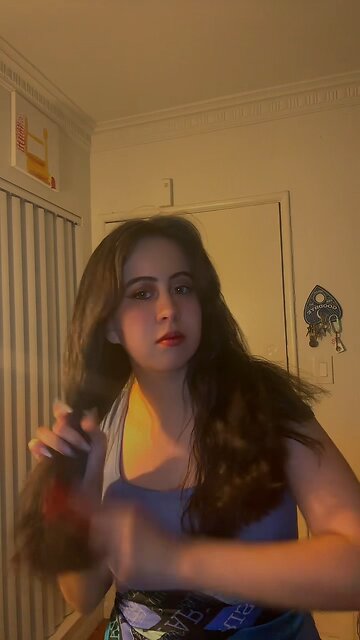 How do you refresh your hair? #wavyhair #frizzyhair #hairrefresh #fypシ