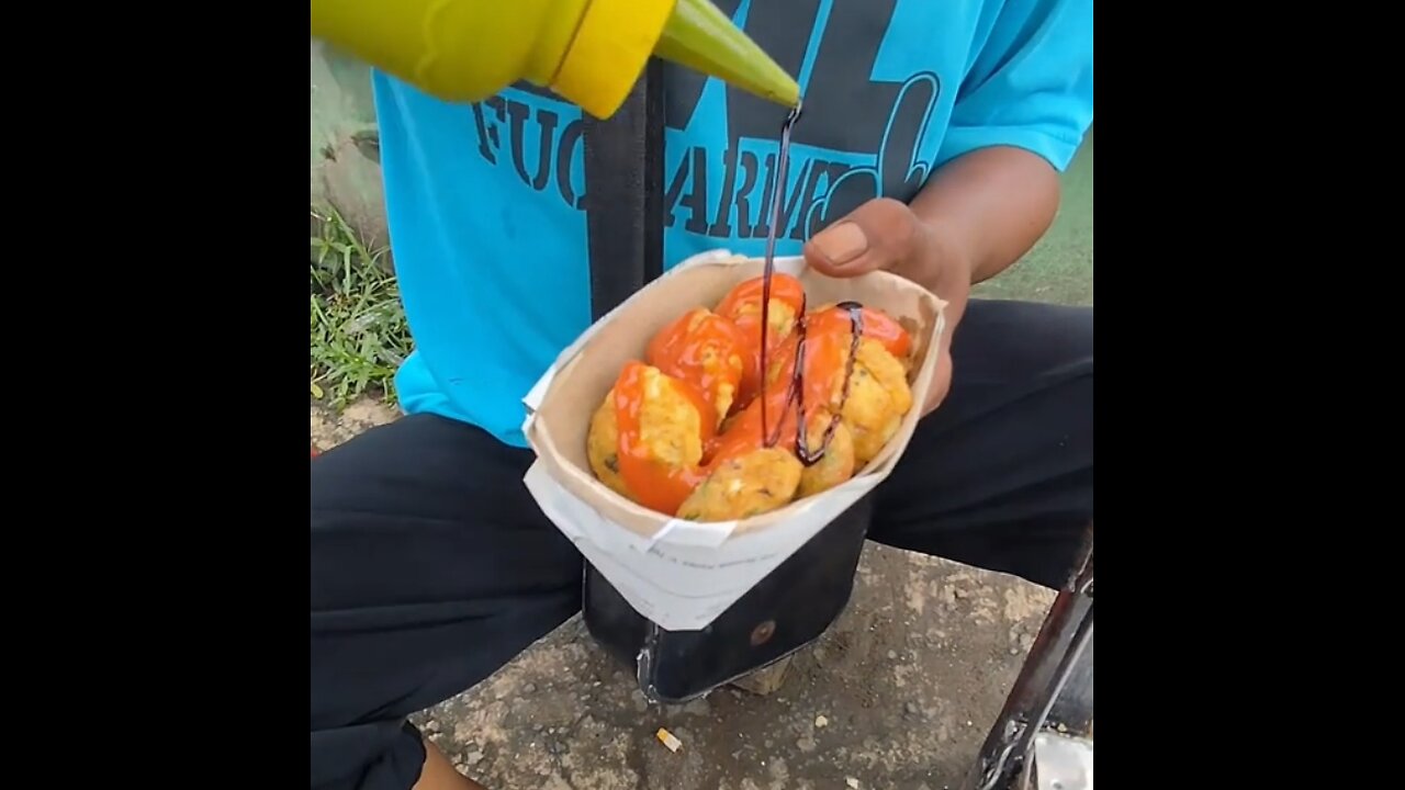 Omelette with salad&spicy Indian Streetfood