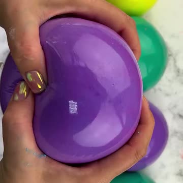 Crushing Shiny Balls in Raxek – Oddly Addictive & Fun! 😍🎮