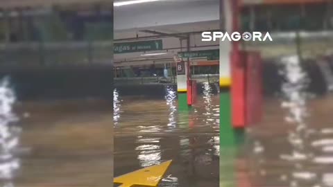 Enchente na Zona Norte de SP deixa motorista morta e carros arrastados por enxurrada