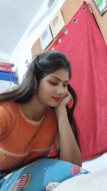 Aaj bahut aadh ye rahe ho tum