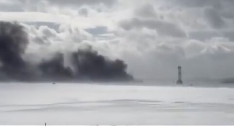 SHOCK FOOTAGE: The exact moment of the impact of Delta flight in Toronto