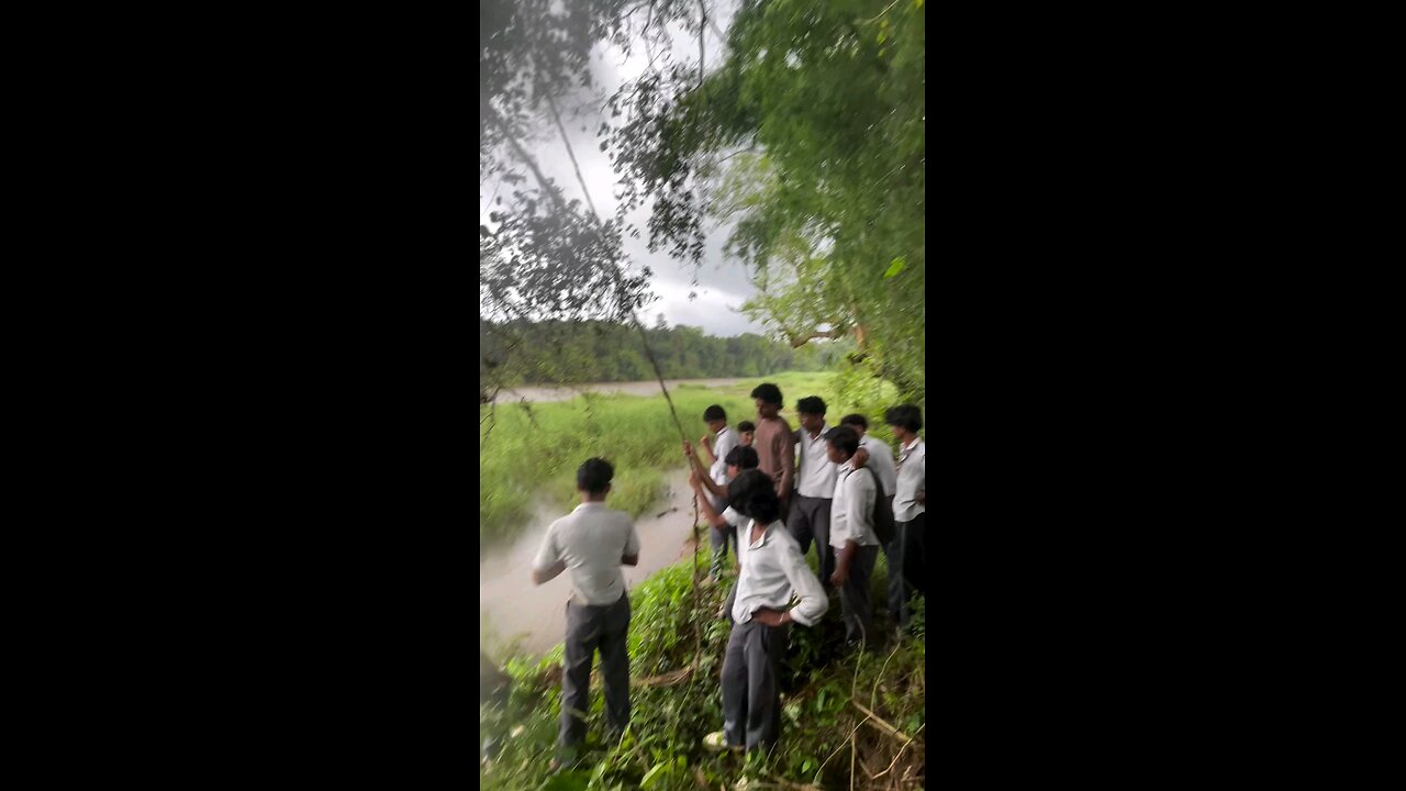 ഏതായാലും നനഞ്ഞു ഇനി കുളിച്ചിട്ടു കയറാം 😊😮