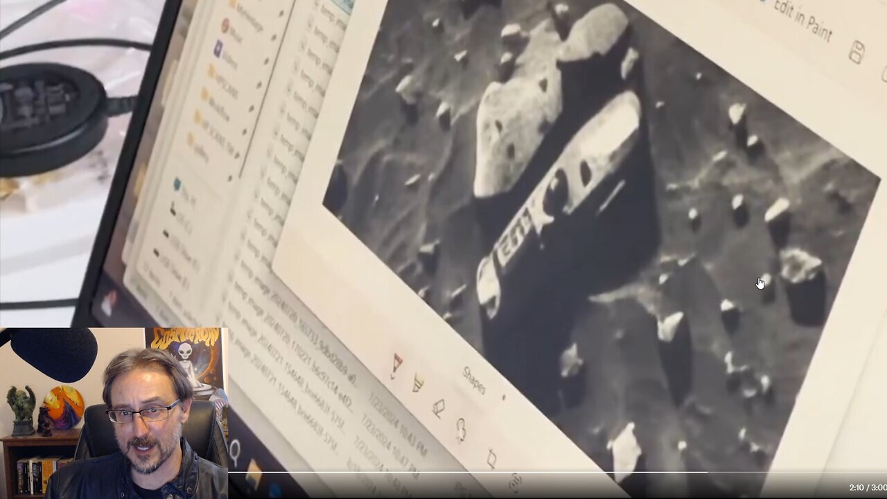 UFO News Round-up! UAP Over Trump's Golf Course, Aliens on Mars and Much More!