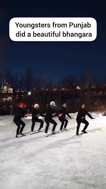 Youngsters from Punjab did a beautiful bhangara😍