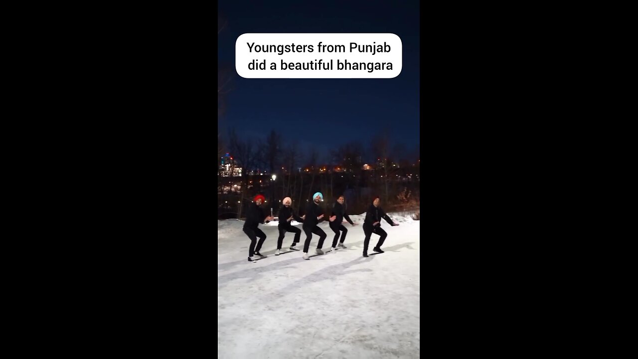 Youngsters from Punjab did a beautiful bhangara😍