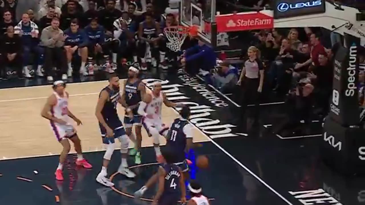 NEW YORK KNICKS - Cam Payne has 18 points in SIX MINUTES 🤯