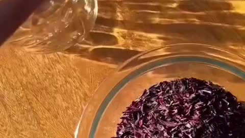 Hibiscus Tea: More Than Just a Beverage! 🌺