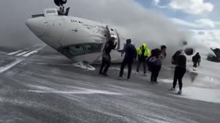 Video taken by a passenger of the evacuation from upside down Delta plane at