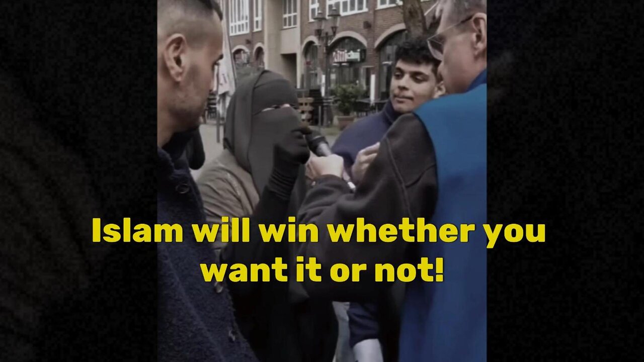 Michael Stürzenberger aks Muslims in Germany who say: "Sharia law is the best thing."