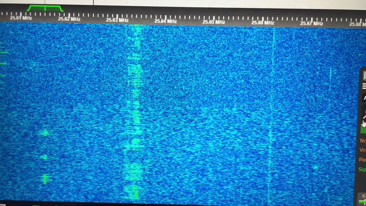 26.640 Data Bursts FSK 6 kHz Bandwidth Via UK SDR [G8JNJ] 21 Nov