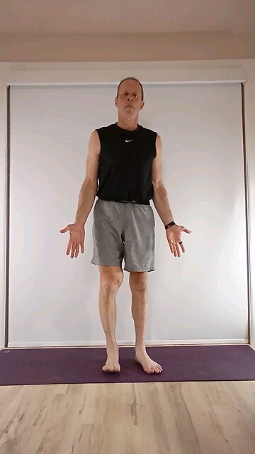 forward golf bind hands behind head