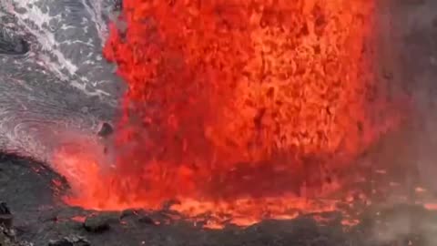 HAWAIIS kILAUEA IS ERUPTING