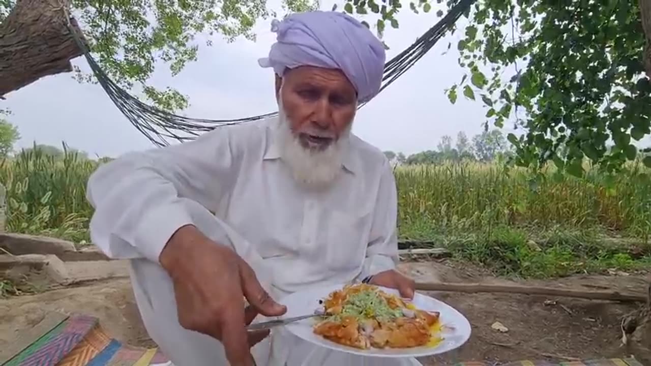 Samosa Chaat & Chutney Recipe - سموسہ چاٹ - Samosa Chaat - Mubashir Saddique - Village Food Secrets