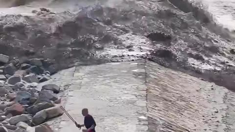 Man Saves everyone from a flash flood