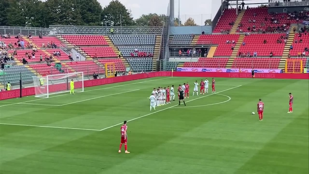 The worst free-kick (US Cremonese)