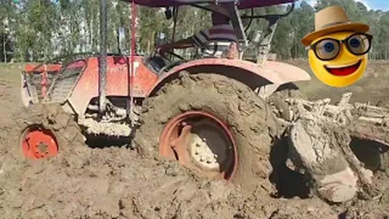 Agriculture Kubota M6040SU Tractor Pushing Mud