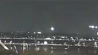 Washington DC mid-air Blackhawk VH-60 helicopter crashing into Flight 5342 passenger airplane